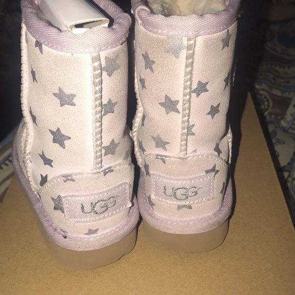 Classic Short II Star Uggs - Picture 4 of 5